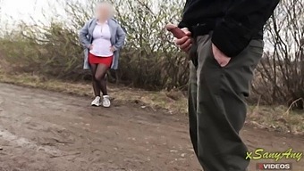 Amatør Handjob Og Offentlig Sex Med Moden Mor I Parken