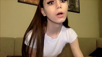 Blondelashes19'S Hot Shemale Blowjob Skills On Display