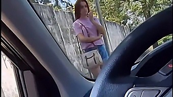Jeg Onanerte Til En Sexy Jente Som Ventet På Bussholdeplassen Og Følte Meg Så Tørst!
