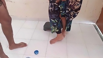 نيك مؤلم بالزيت لشقيقة زوجة مراهقة في وضع ريفي