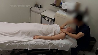Amatørkone Seras Bønner Om Ingen Fornøjelse Ignoreres På Grund Af Intens Orgasme