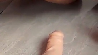 Intens Anal Leg Med Et Stort Legetøj