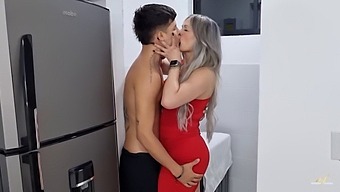 En Colombiansk Milf Forfører Og Glæder Sin Stedsøn, Og Efterlader Hans Bagdel Fyldt Med Mælk I En Hjemmelavet Video